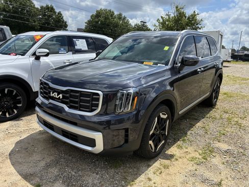 Used 2025 Kia Telluride S FWD image 3