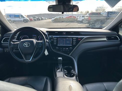 Used 2018 Toyota Camry L image 9