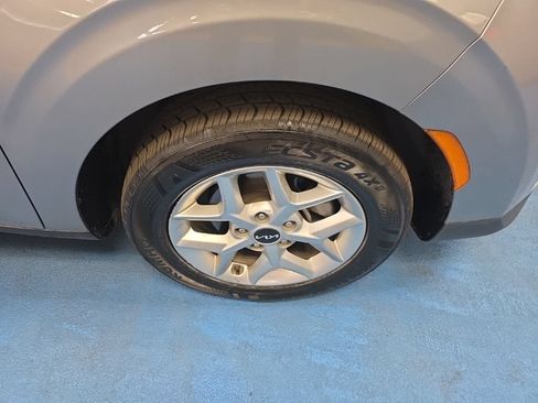 Used 2023 Kia Soul LX w/ Option Group 015 FWD image 4