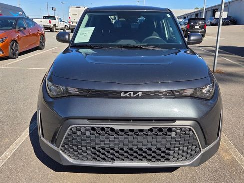 Used 2025 Kia Soul LX image 2