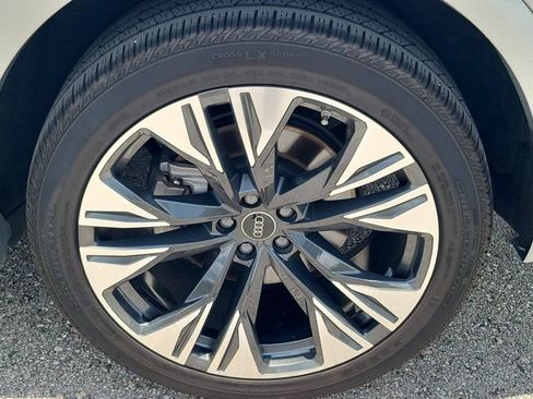 Certified 2024 Audi Q8 Premium Plus w/ Premium Plus Package AWD/4WD image 10