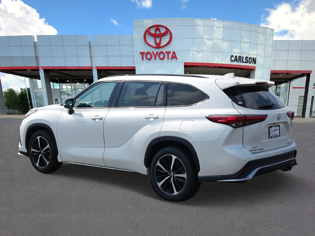 Used 2021 Toyota Highlander XSE AWD/4WD image 6