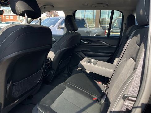 Used 2023 Jeep Grand Cherokee Laredo image 20