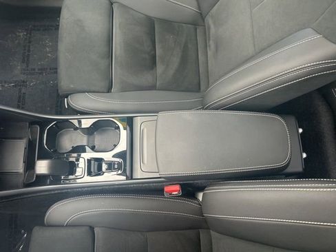 Certified 2025 Volvo XC40 B5 Plus AWD/4WD image 26