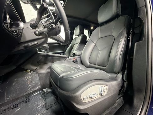 Certified 2026 Porsche Macan Turbo AWD/4WD image 6
