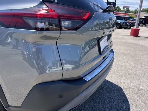 Used 2022 Nissan Rogue SV AWD/4WD image 10