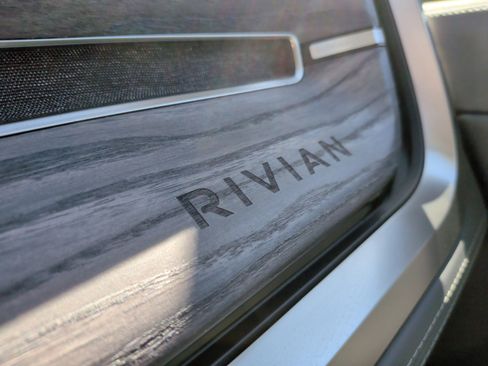 Used 2023 Rivian R1T Adventure image 36