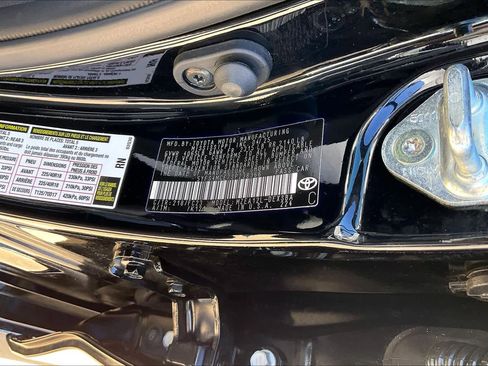 Used 2025 Toyota Corolla SE image 37