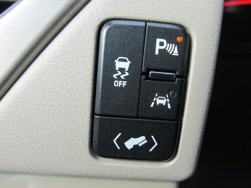 Used 2018 GMC Yukon Denali image 17