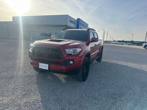Used 2019 Toyota Tacoma TRD Sport image 7