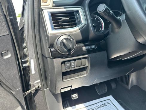 Used 2021 Nissan Titan SV w/ SV Convenience Package AWD/4WD image 18