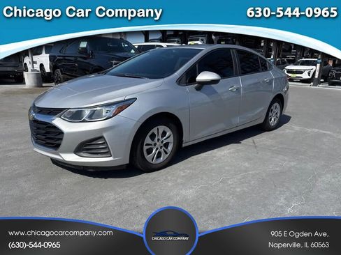Used 2019 Chevrolet Cruze LT FWD image 1