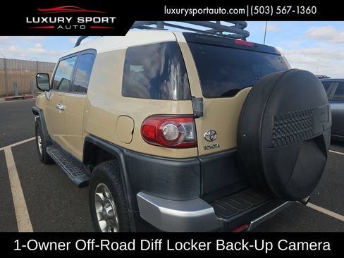 Used 2012 Toyota FJ Cruiser 4WD w/ Convenience Pkg image 3