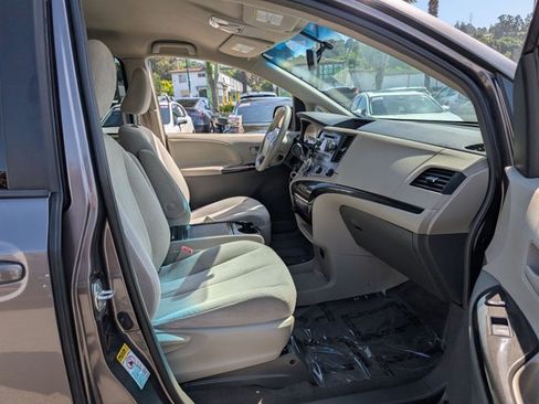 Used 2012 Toyota Sienna LE FWD image 19