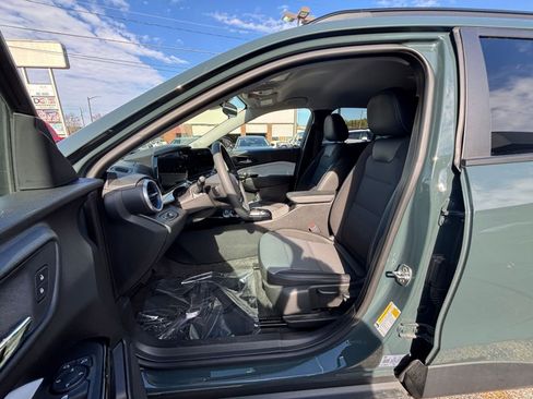 Used 2025 Chevrolet Trax LT image 26