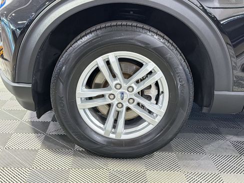 Used 2023 Ford Explorer XLT AWD/4WD image 16