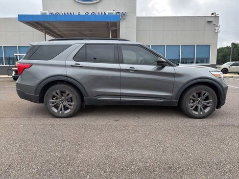 Used 2023 Ford Explorer XLT w/ Equipment Group 202A RWD image 8