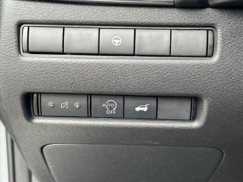 Used 2023 Nissan Rogue SL w/ SL Premium Package image 19