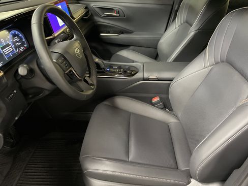 Used 2025 Toyota Crown XLE image 16