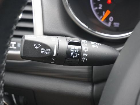 Used 2022 Jeep Grand Cherokee Laredo X image 14