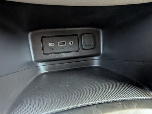 Used 2019 Chevrolet Equinox LT FWD image 24