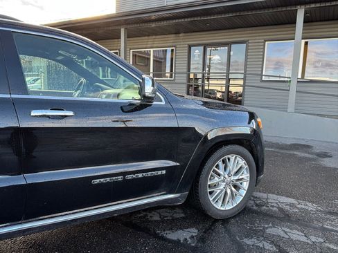 Used 2017 Jeep Grand Cherokee Summit image 4