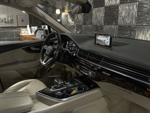 Used 2017 Audi Q7 3.0T Prestige w/ Prestige Package image 25