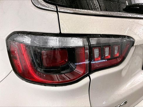 Used 2019 Jeep Compass Latitude w/ Popular Equipment Group AWD/4WD image 28