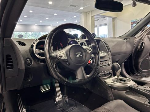 Used 2019 Nissan 370Z Touring RWD image 9