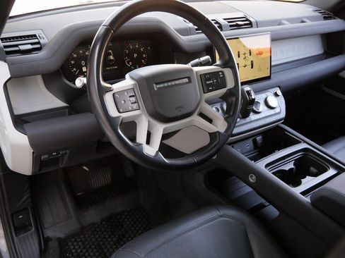 Used 2022 Land Rover Defender 110 S image 11