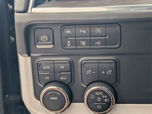 Certified 2025 Chevrolet Suburban Premier image 26