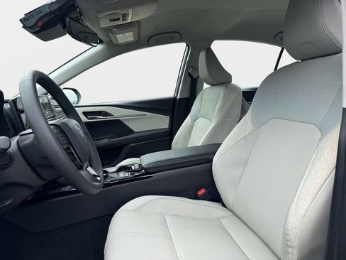 Used 2025 Toyota Camry XLE image 17