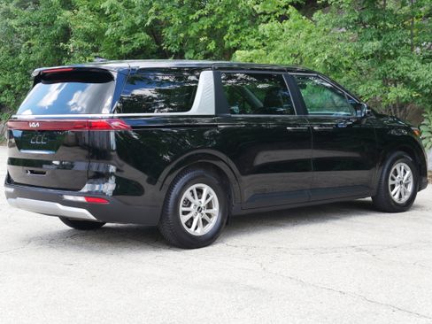 Used 2024 Kia Carnival LX FWD image 9