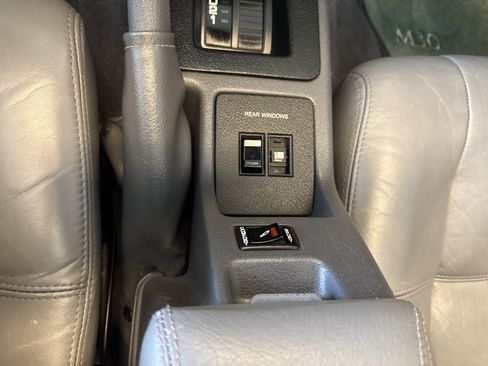 Used 1991 INFINITI M30 Convertible RWD image 24
