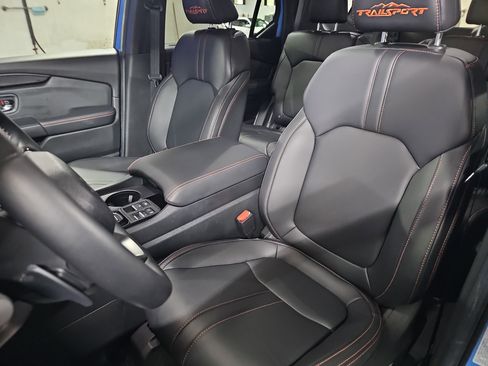 Used 2025 Honda Pilot TrailSport image 16