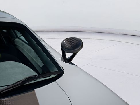 Used 2004 Porsche Carrera GT RWD image 16