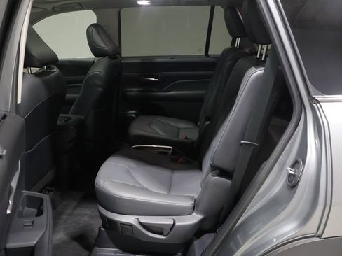 Certified 2025 Toyota Grand Highlander FWD image 18