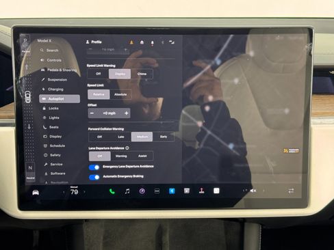 Used 2022 Tesla Model X image 25