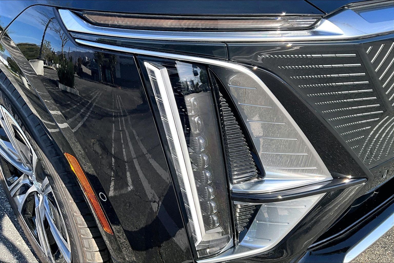 New 2026 Cadillac Lyriq Luxury w/ LPO, Floor Liner Package AWD/4WD image 14