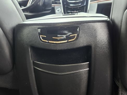 Used 2018 Cadillac Escalade Luxury image 16