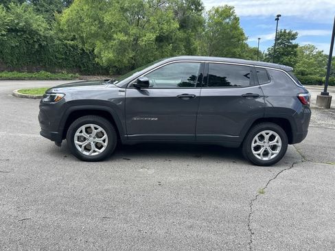 Used 2024 Jeep Compass Sport AWD/4WD image 4