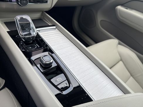 New 2026 Volvo XC60 B5 Ultra w/ Protection Package Premier image 22