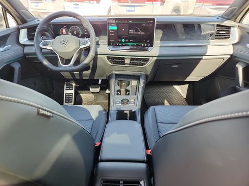 New 2026 Volkswagen Tiguan SE R-Line FWD image 11
