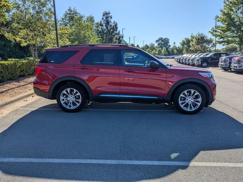 Certified 2023 Ford Explorer XLT w/ Equipment Group 202A AWD/4WD image 3