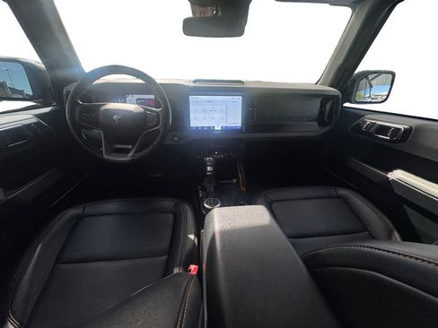 Used 2022 Ford Bronco Badlands image 11