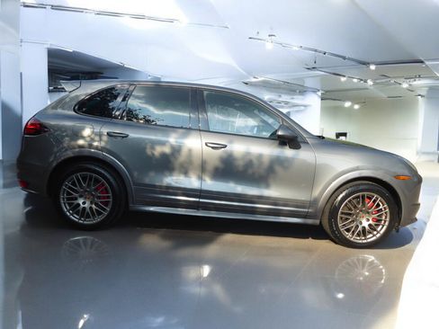 Used 2014 Porsche Cayenne GTS image 6