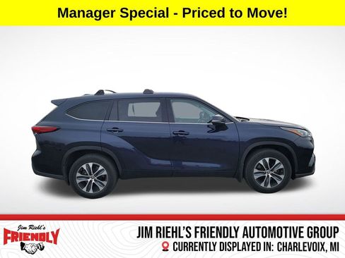 Used 2020 Toyota Highlander XLE AWD/4WD image 6