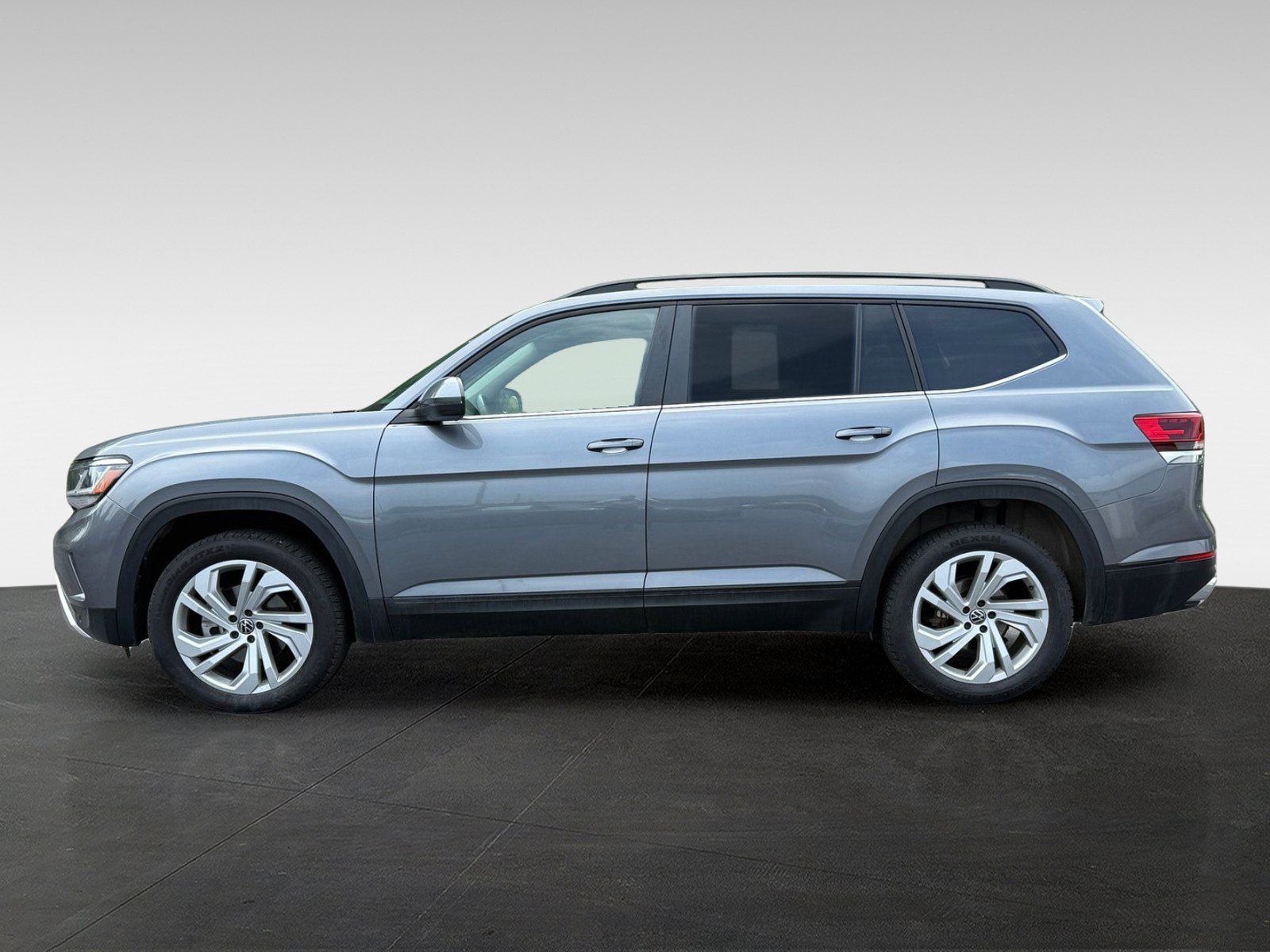 Used 2023 Volkswagen Atlas SE w/ Panoramic Sunroof Package AWD/4WD image 8
