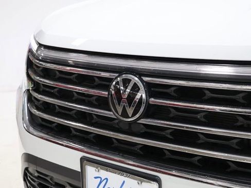 Used 2025 Volkswagen Atlas SE AWD/4WD image 12