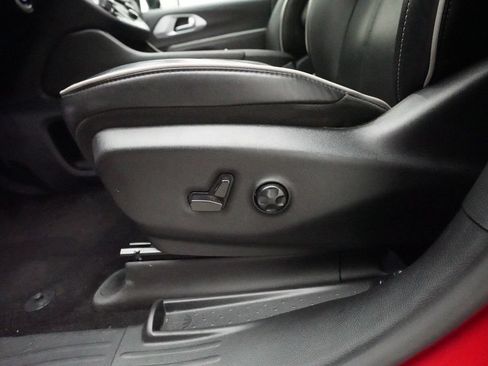 Used 2025 Chrysler Pacifica Limited FWD image 29